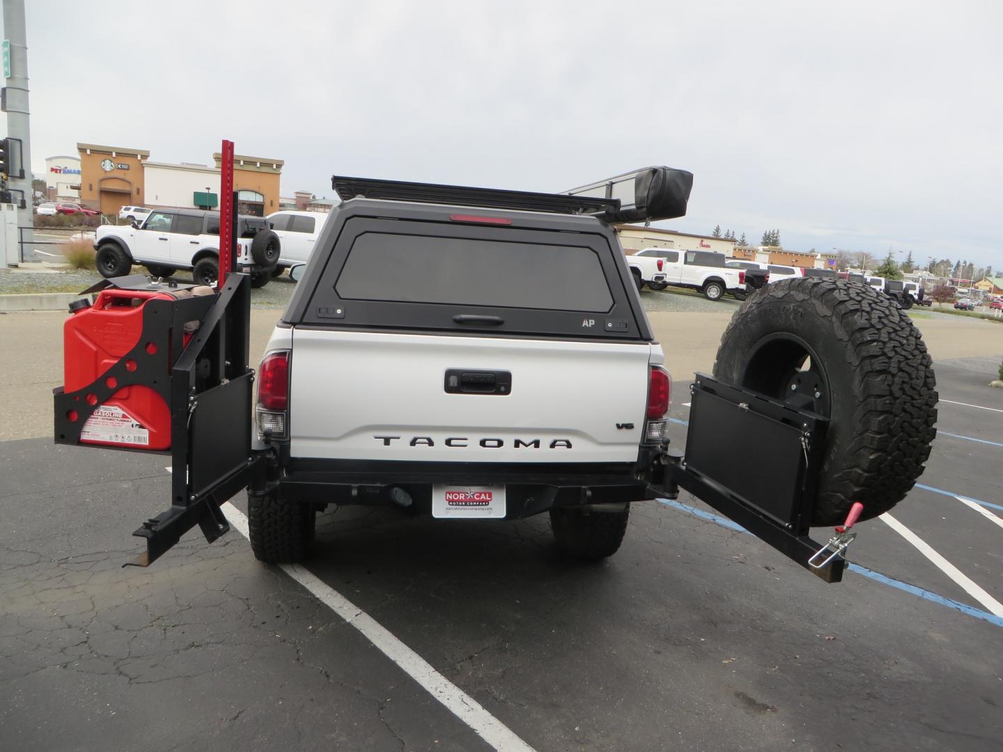 2016 White /GREY Toyota Tacoma TRD OFF-ROAD Double Cab Long Bed V6 6AT 4WD (3TMCZ5AN3GM) with an 3.5L engine, automatic transmission, located at 2630 Grass Valley Highway, Auburn, CA, 95603, (530) 508-5100, 38.937893, -121.095482 - Looking for the ultimate overlanding vehicle. Look no further than this purpose built Tacoma set up for all of your adventures. - Photo#17